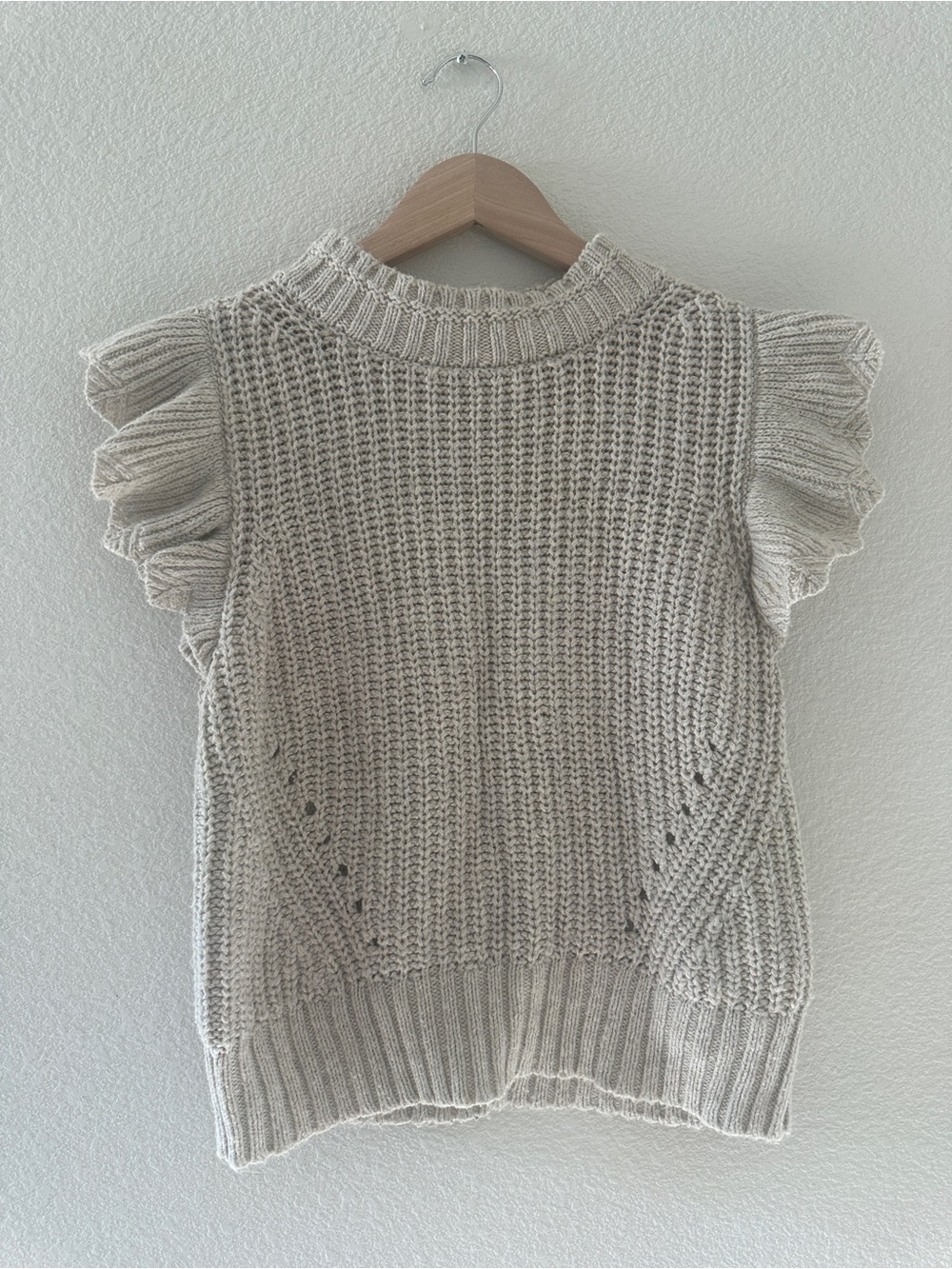 Universal Thread Cream Ruffle Mock Neck Sweater Vest S